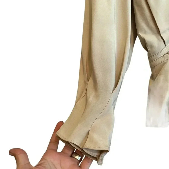 Gorgeous, Elizabeth and James, silk cream jacket, fully lined with button sleeve - Picture 4 of 11